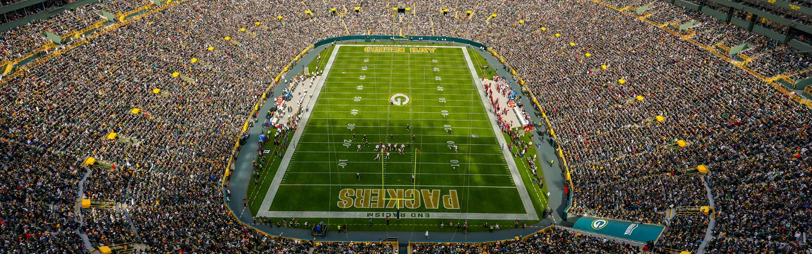 Skip the Parking Stress: Hotels Near Lambeau Field with Game Day Shuttles
