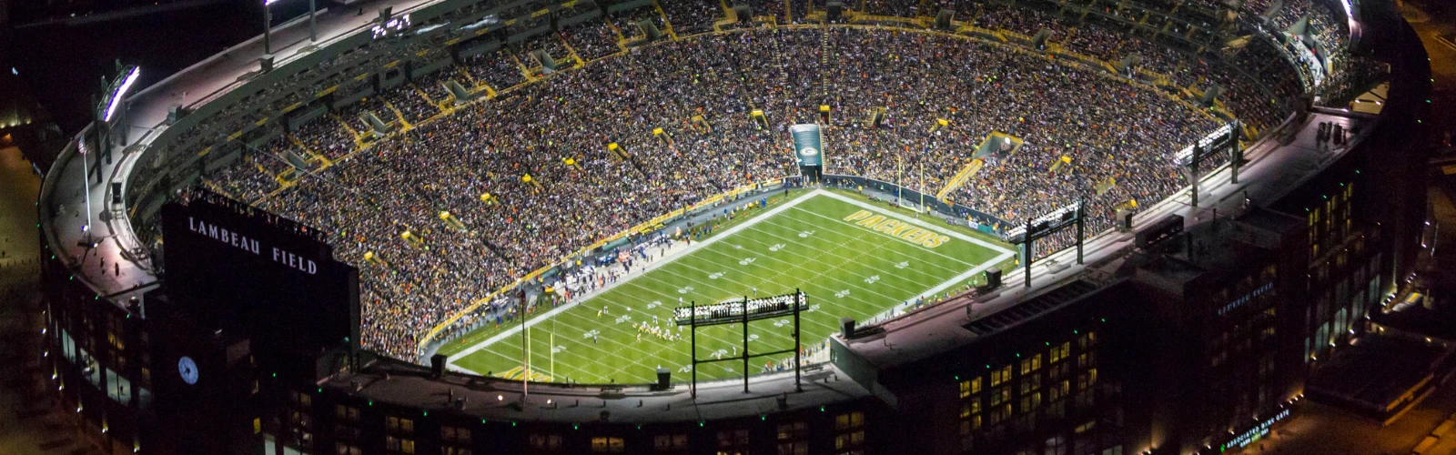 Touchdown Stays: Top Hotels Near Lambeau Field for Packers Fans
