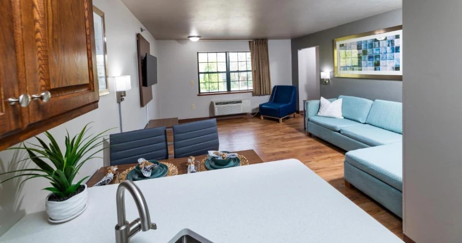 Skip the Parking Stress: Hotels Near Lambeau Field with Game Day Shuttles
