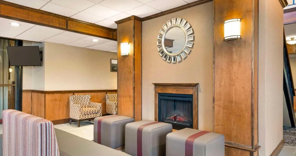 Football Fan's Dream: Hotels Just a Short Walk to Lambeau Field
