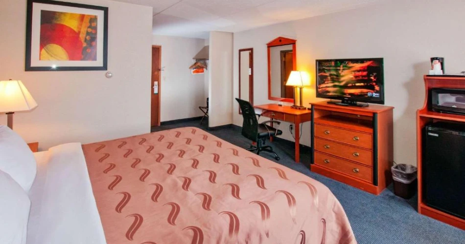 Football Fan's Dream: Hotels Just a Short Walk to Lambeau Field
