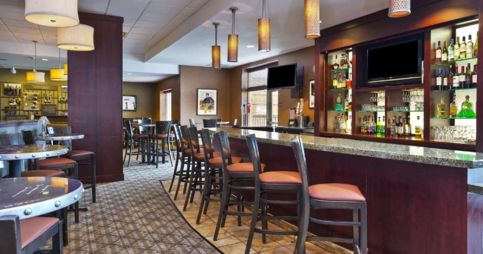 Touchdown Stays: Top Hotels Near Lambeau Field for Packers Fans
