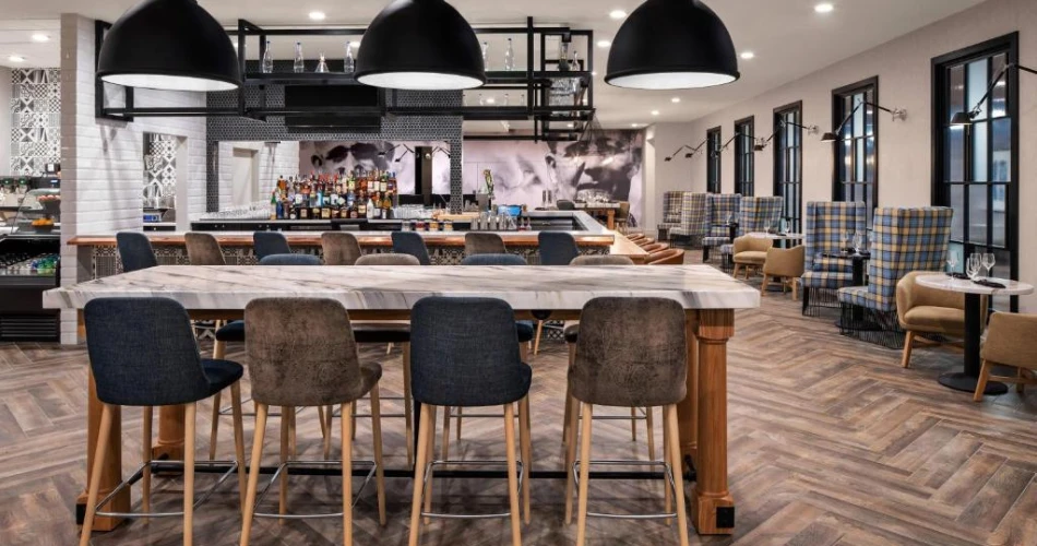 Touchdown Stays: Top Hotels Near Lambeau Field for Packers Fans
